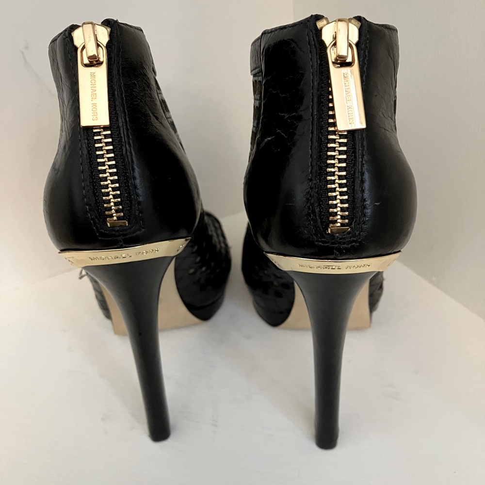 Michael Kors Graham Cutout Bootie, black leather with gold details, size 8 - Picture 7 of 12